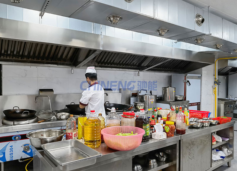 東城中建鐵投食堂烹飪區