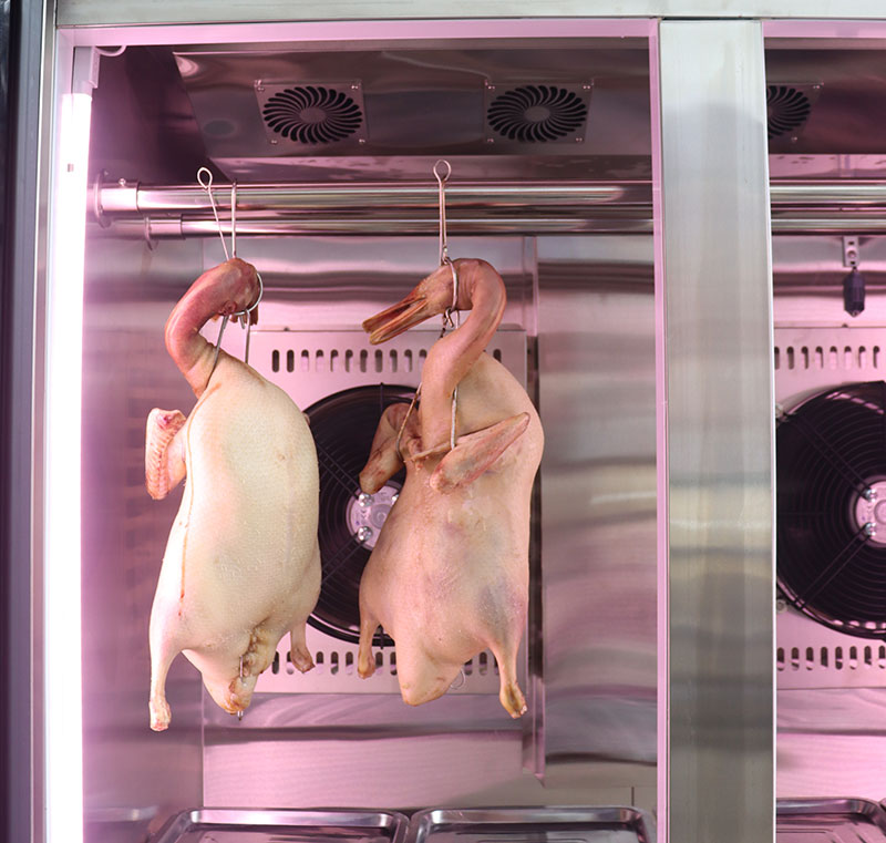 想讓烤鴨的表皮松脆可口？你需要一臺智能晾胚柜！